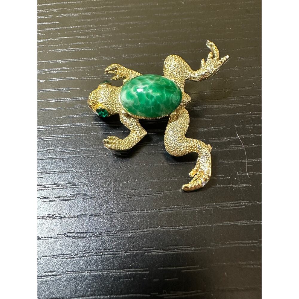 Gold Tone‎ Frog Pin Brooch Green Stone Eyes & Body Vintage Animal Jewelry